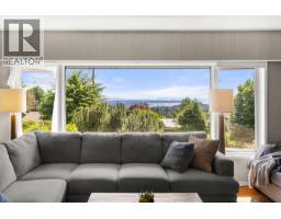674 BLUERIDGE AVENUE, North Vancouver, British Columbia