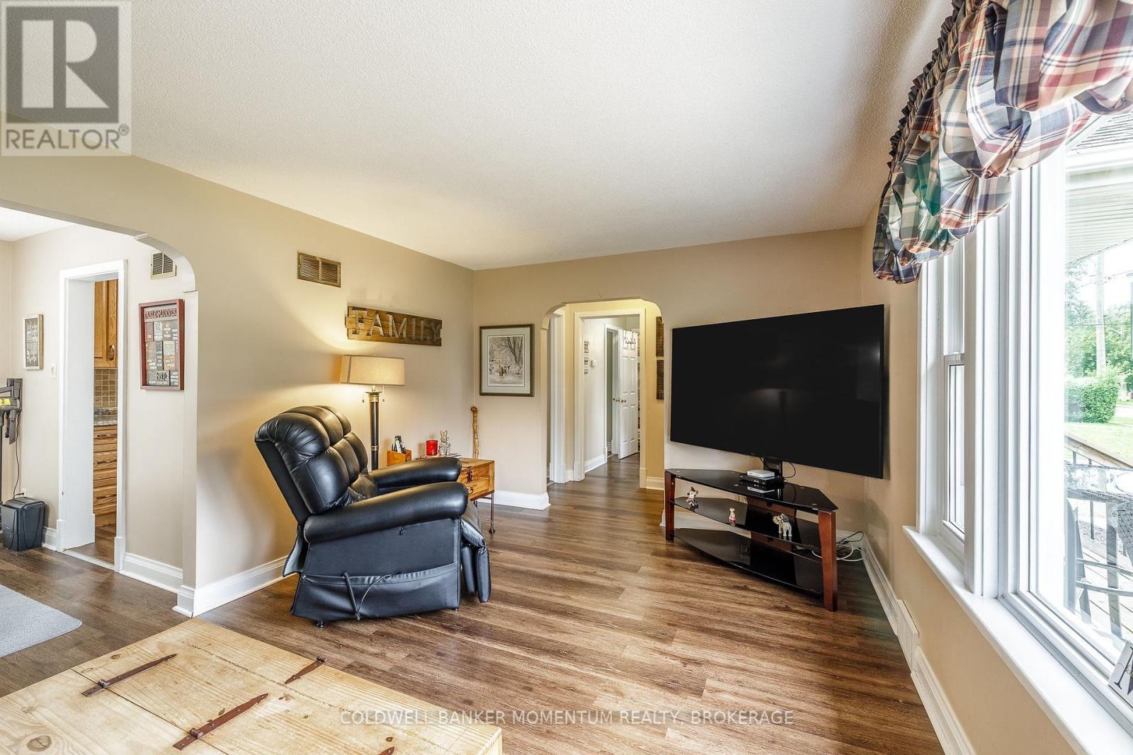 5916 Murray Street, Niagara Falls (Dorchester), Ontario  L2G 2J8 - Photo 13 - X13669270