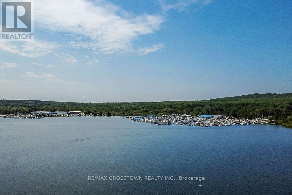 243 Champlain Road, Penetanguishene, Ontario  L9M 1S2 - Photo 14 - S13669278