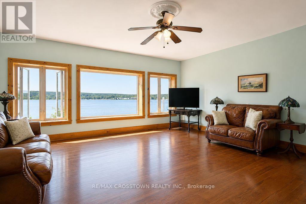 243 Champlain Road, Penetanguishene, Ontario  L9M 1S2 - Photo 16 - S13669278