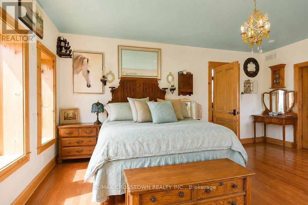 243 Champlain Road, Penetanguishene, Ontario  L9M 1S2 - Photo 17 - S13669278