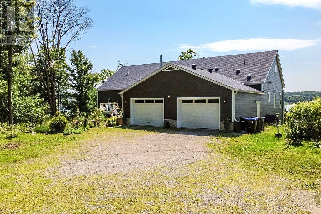 243 Champlain Road, Penetanguishene, Ontario  L9M 1S2 - Photo 3 - S13669278