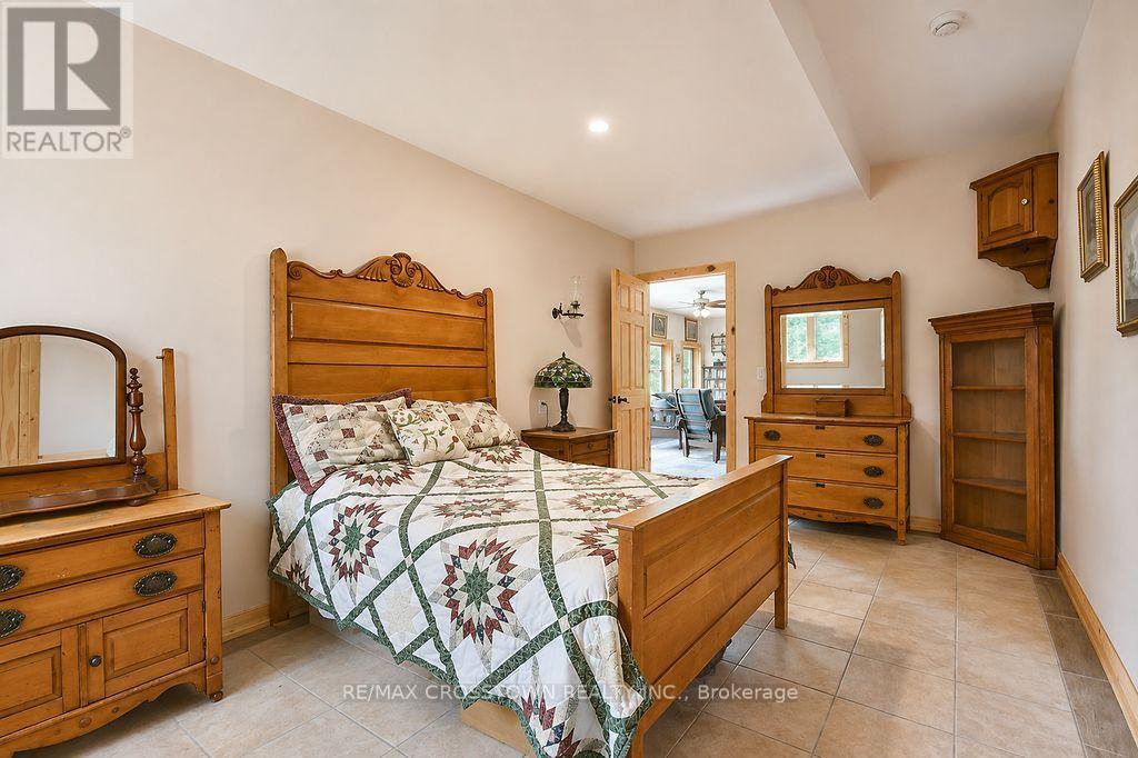 243 Champlain Road, Penetanguishene, Ontario  L9M 1S2 - Photo 33 - S13669278