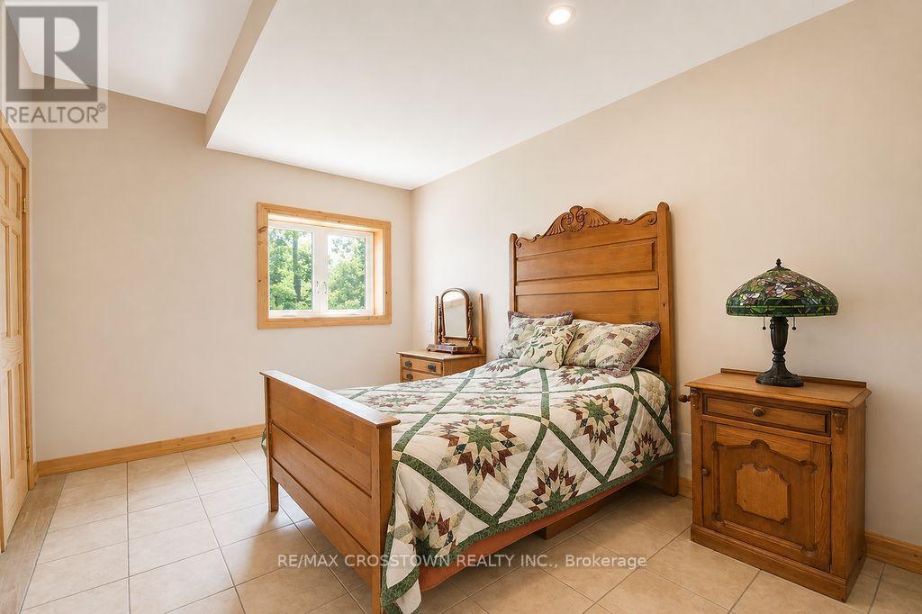 243 Champlain Road, Penetanguishene, Ontario  L9M 1S2 - Photo 34 - S13669278