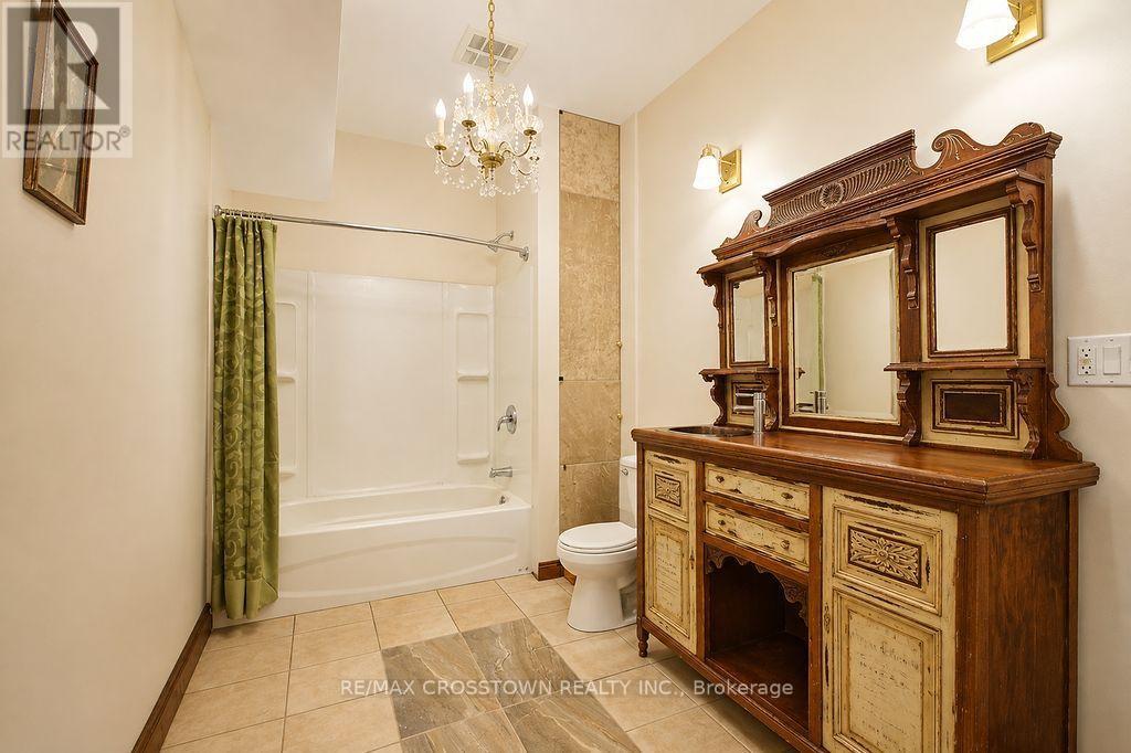 243 Champlain Road, Penetanguishene, Ontario  L9M 1S2 - Photo 36 - S13669278