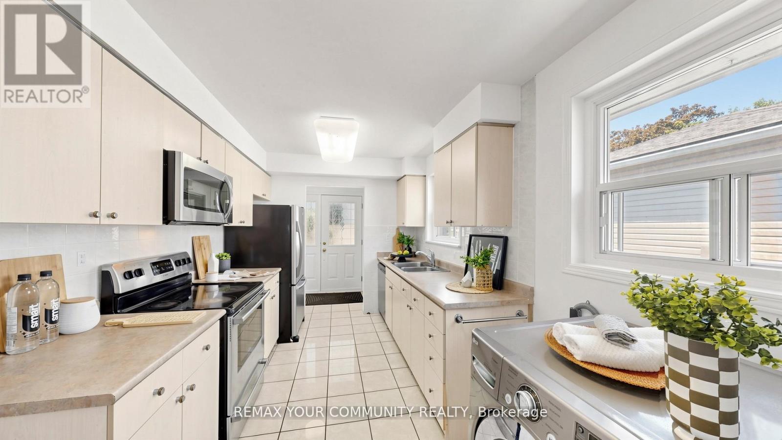 23 Lesgay Crescent, Toronto, Ontario  M2J 2H9 - Photo 12 - C13520478