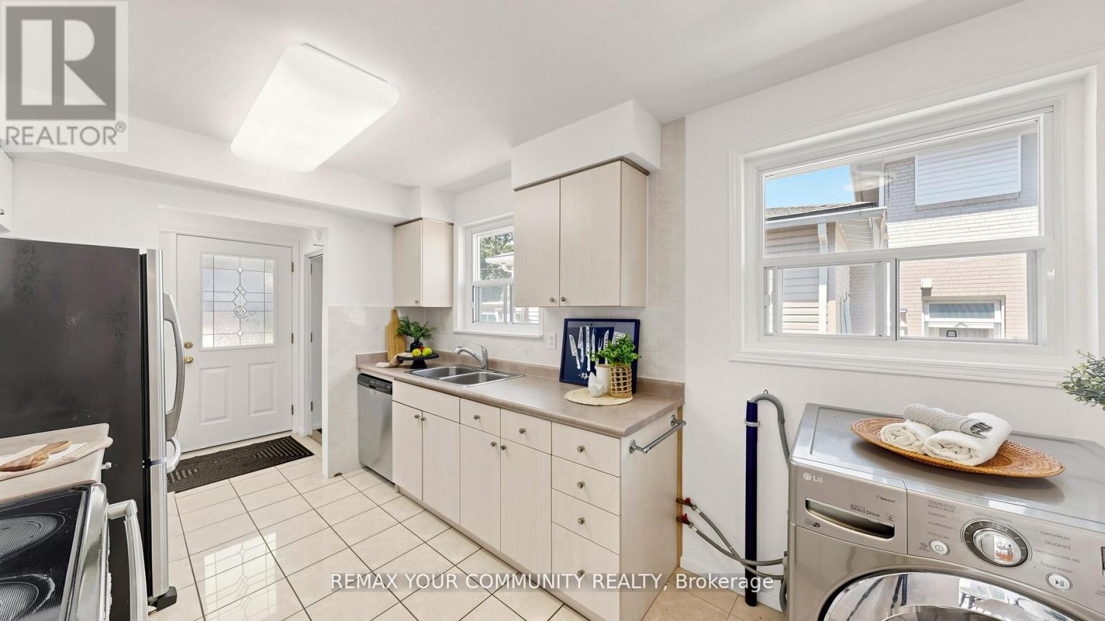 23 Lesgay Crescent, Toronto, Ontario  M2J 2H9 - Photo 16 - C13520478