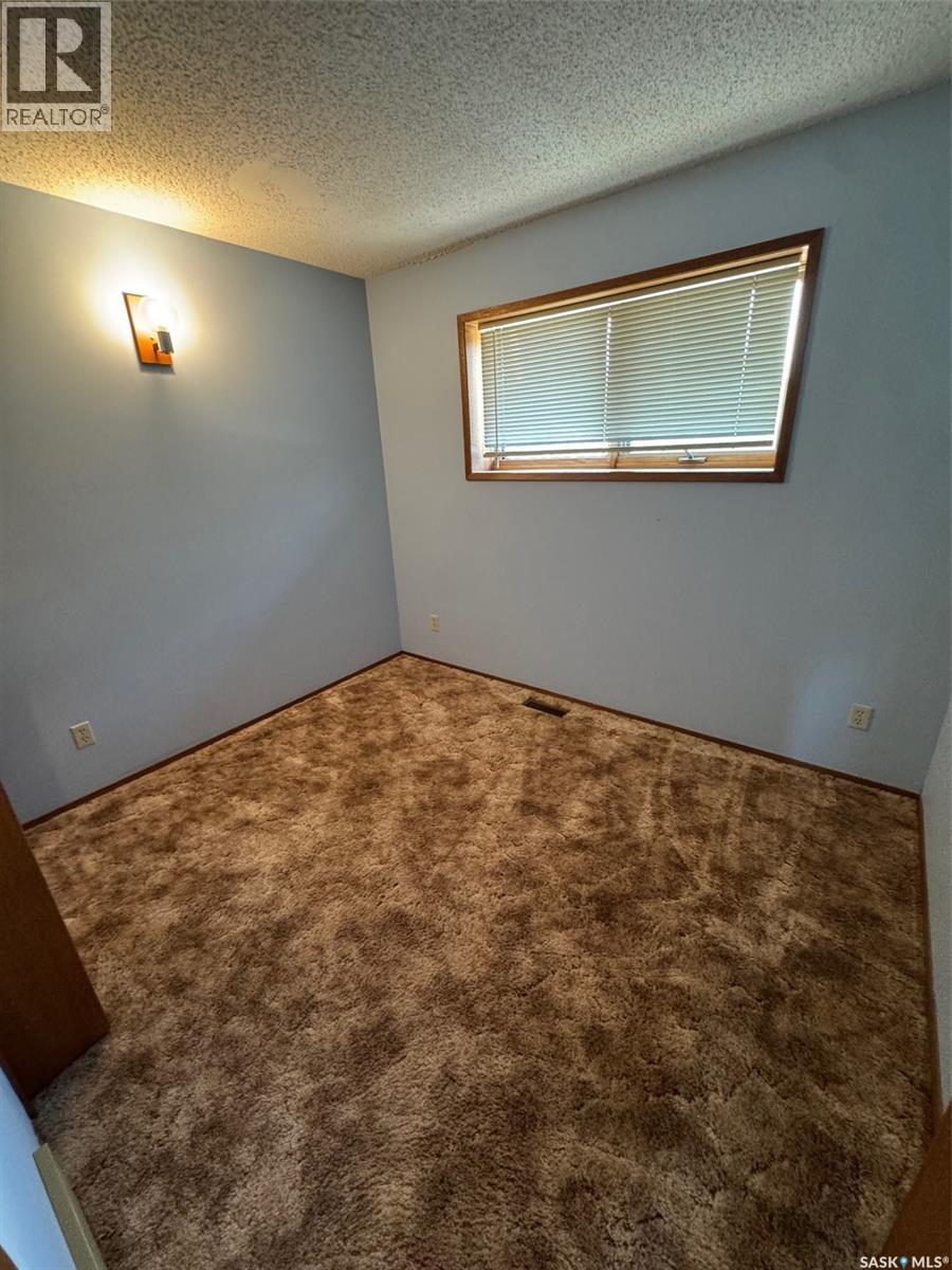 817 97th Avenue, Tisdale, Saskatchewan  S0E 1T0 - Photo 11 - SK045337