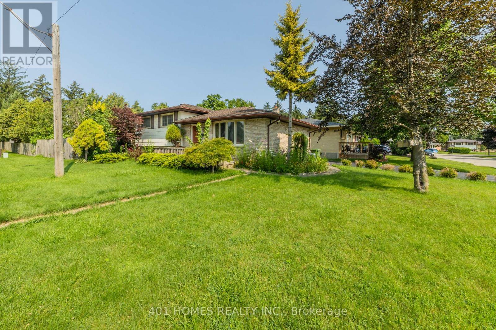 39 Patricia Street, St. Thomas, Ontario  N5P 3Z9 - Photo 2 - X13669314