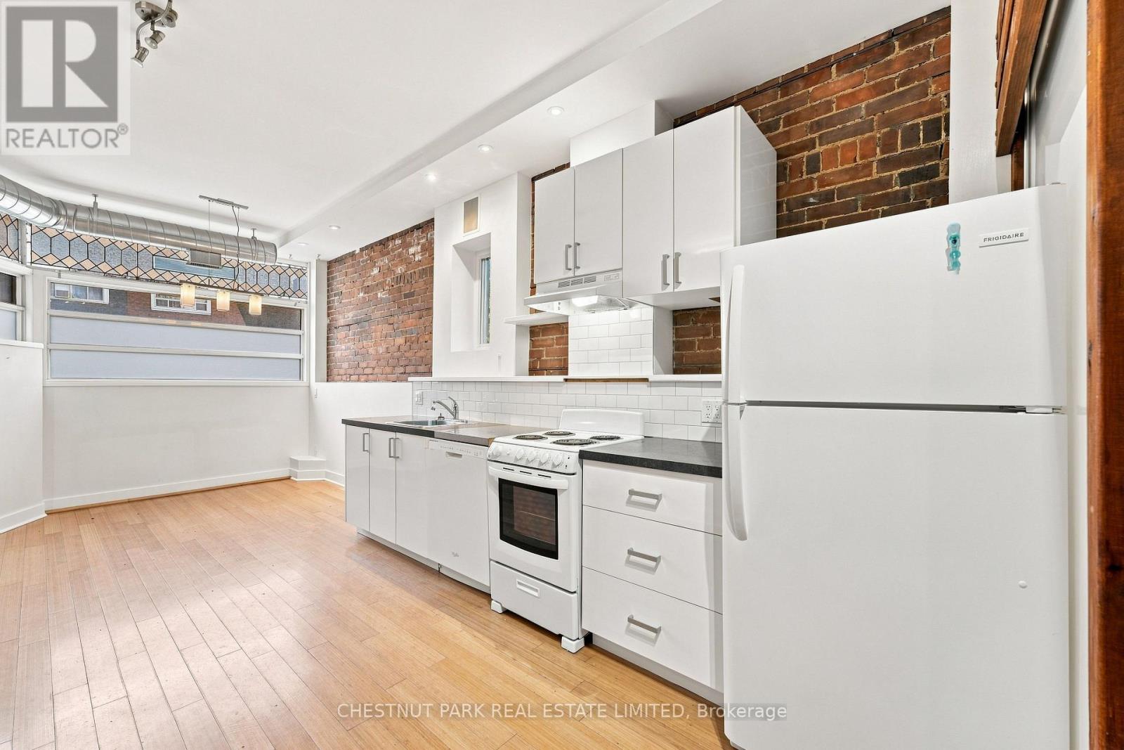 Unit 1 - 208 Greenwood Avenue, Toronto, Ontario M4L 2R1 - Photo 10 - E13669318