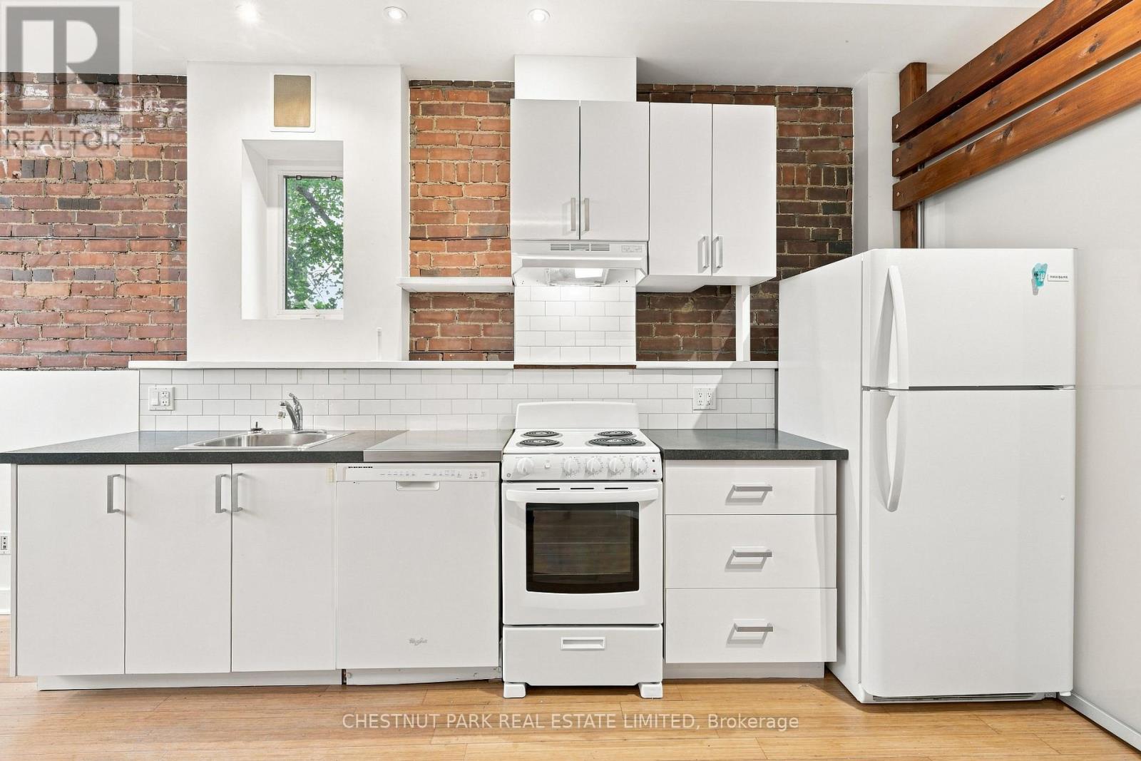 Unit 1 - 208 Greenwood Avenue, Toronto, Ontario M4L 2R1 - Photo 9 - E13669318