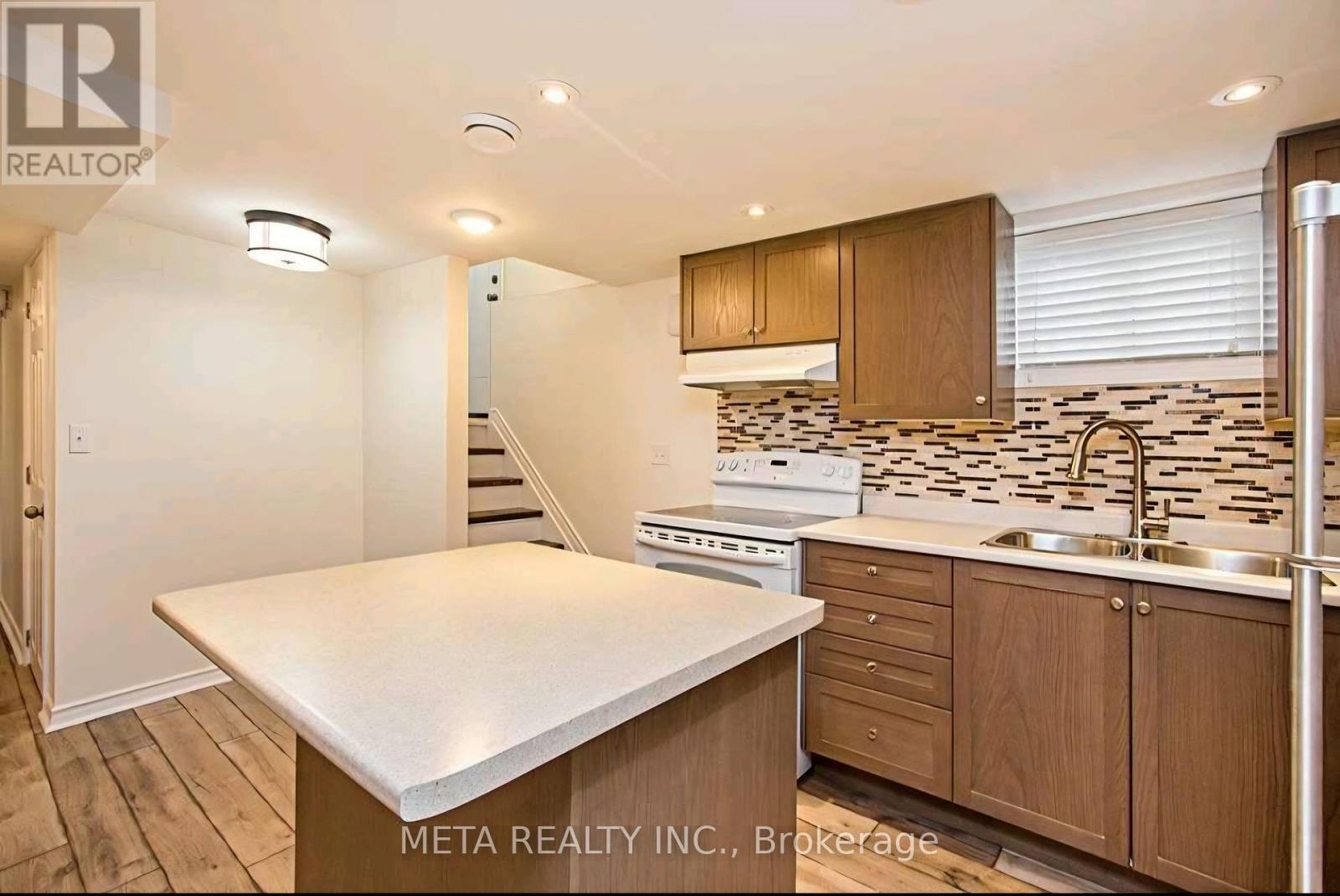 LOWER - 296 FESTHUBERT STREET E, Oshawa, Ontario