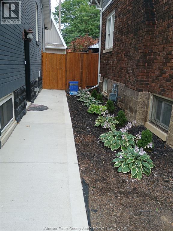 1228 Dougall Unit# Lower, Windsor, Ontario  N8X 1R5 - Photo 2 - 26018536