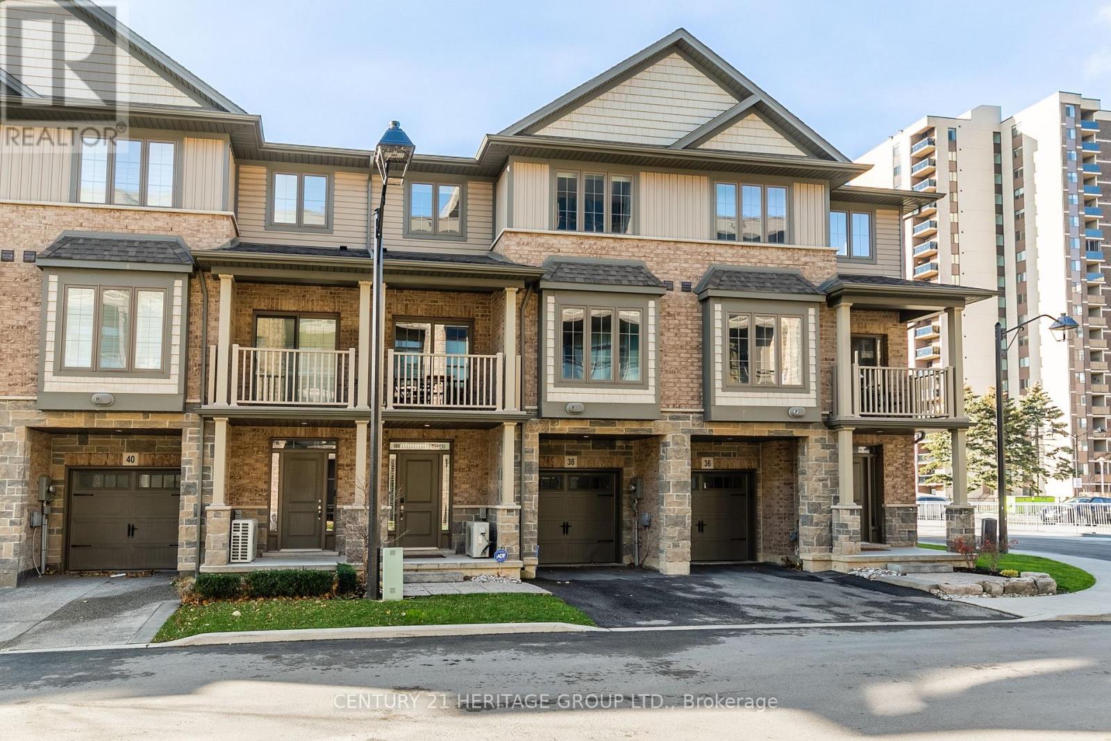 38 SOUTHSHORE CRESCENT, Hamilton, Ontario
