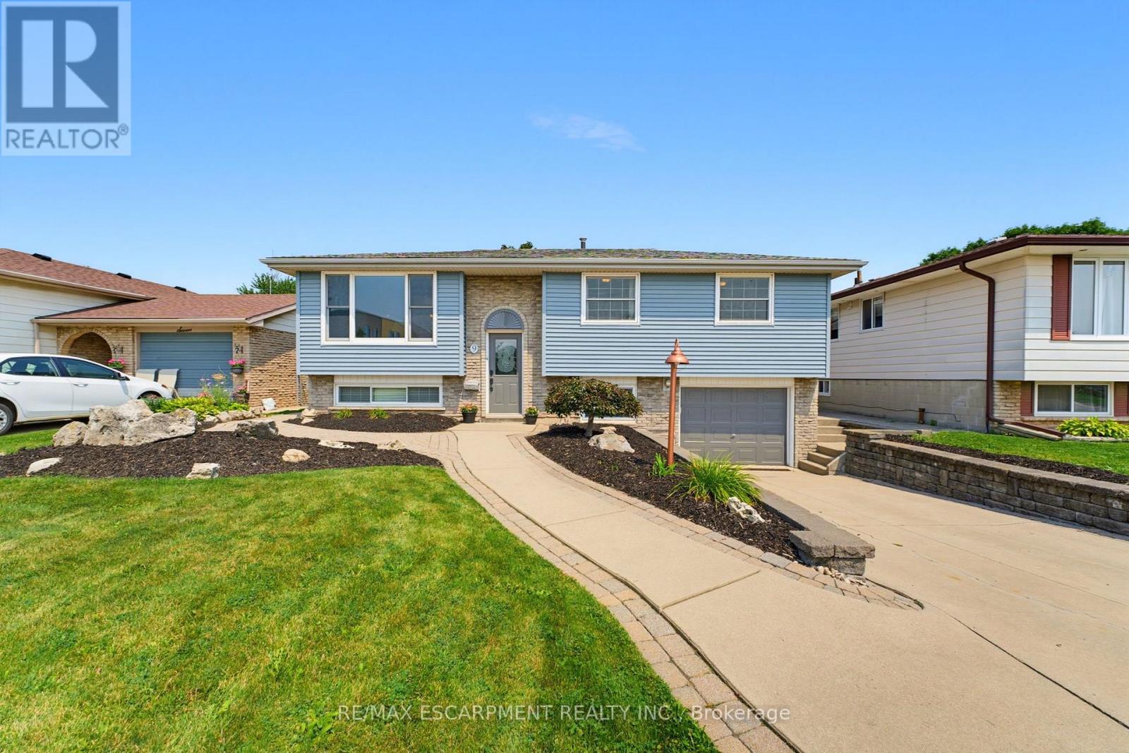 9 CARPENTER AVENUE, Hamilton, Ontario