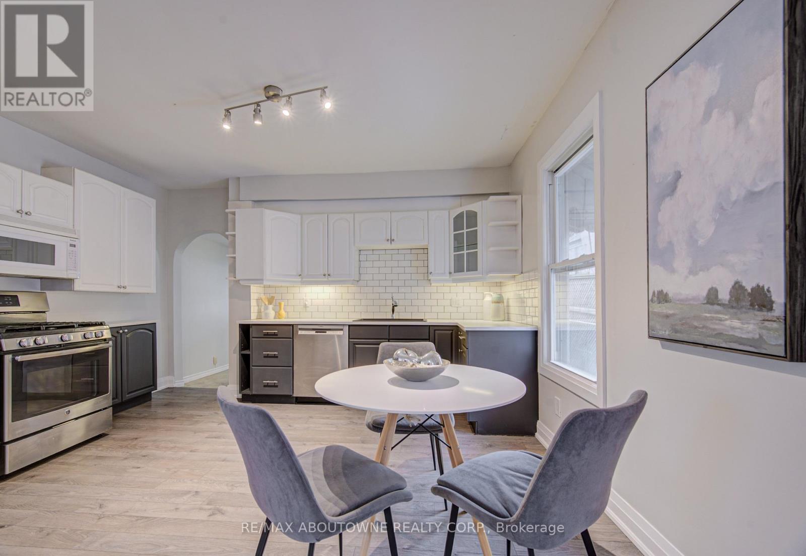227 East 23rd Street, Hamilton, Ontario L8V 2X2 - Photo 5 - X13668200