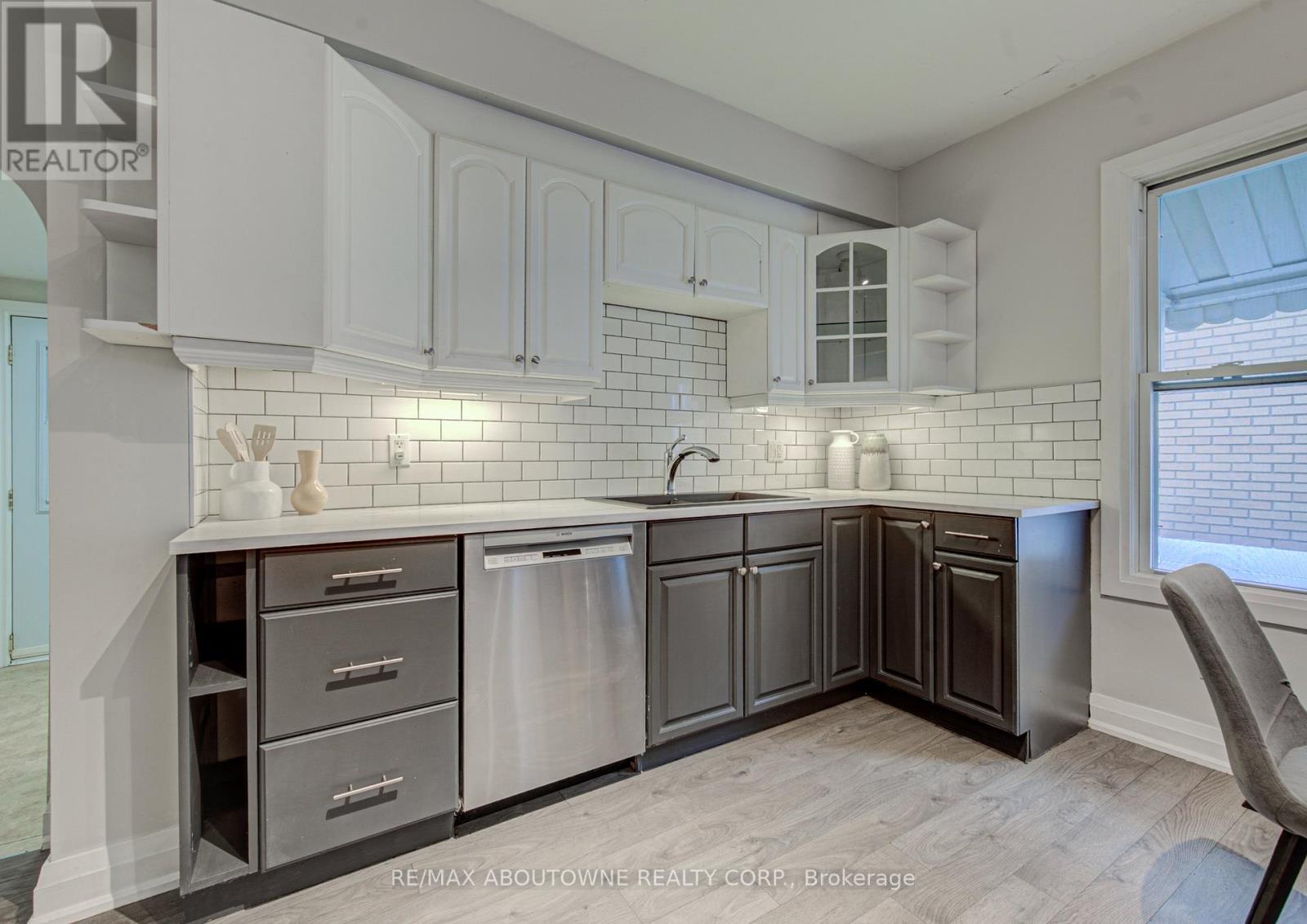 227 East 23rd Street, Hamilton, Ontario L8V 2X2 - Photo 7 - X13668200