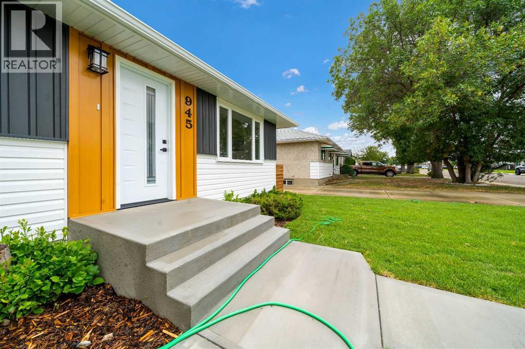 945 Parker Avenue NW, Medicine Hat, Alberta