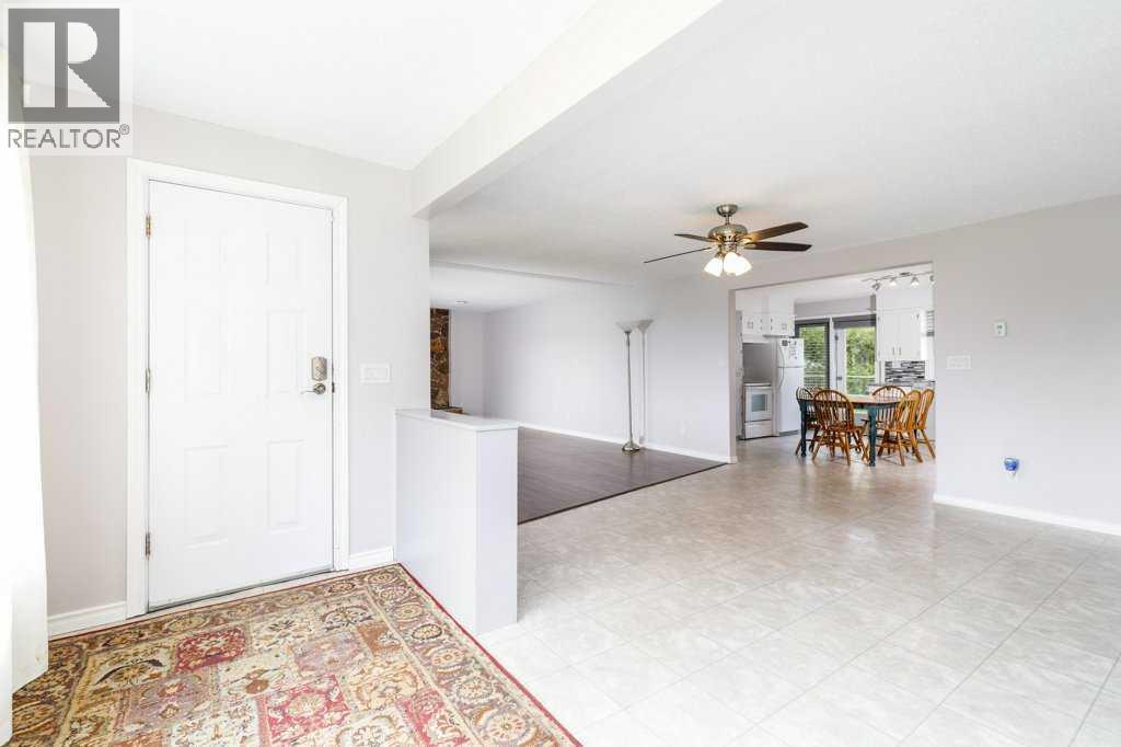 126 Queen Street, Elnora, Alberta  T0M 0A9 - Photo 9 - A2327264