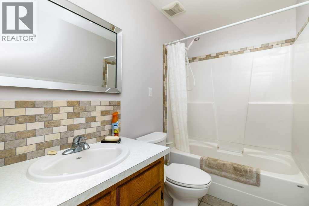 126 Queen Street, Elnora, Alberta  T0M 0A9 - Photo 15 - A2327264
