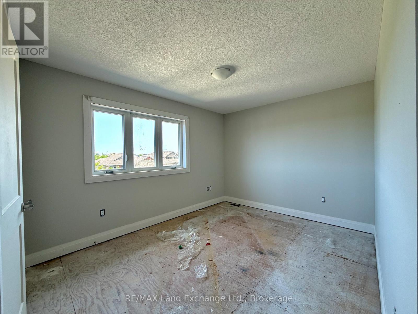 360 Rosner Drive, Saugeen Shores, Ontario N0H 2C8 - Photo 13 - X12286503