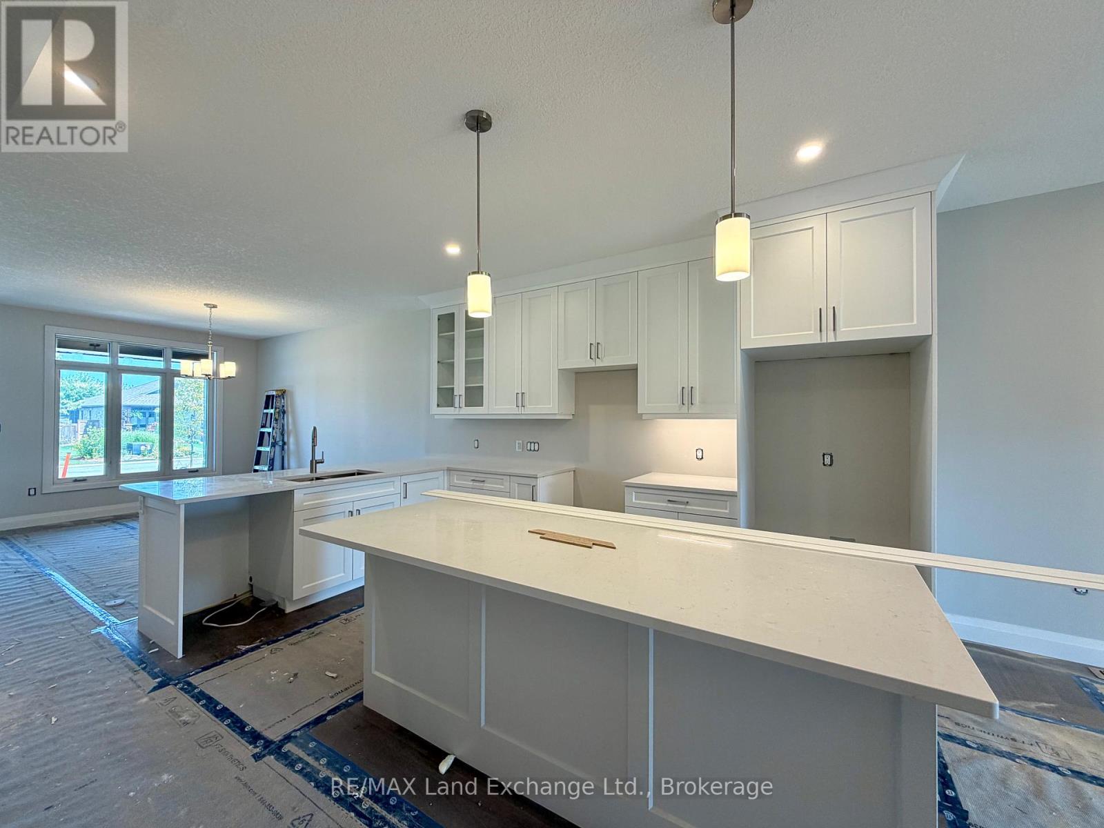 360 Rosner Drive, Saugeen Shores, Ontario N0H 2C8 - Photo 2 - X12286503