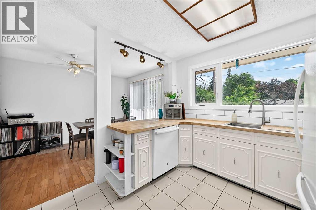 6108 Lloyd Crescent SW, Calgary, Alberta  T3E 5V7 - Photo 17 - A2325445