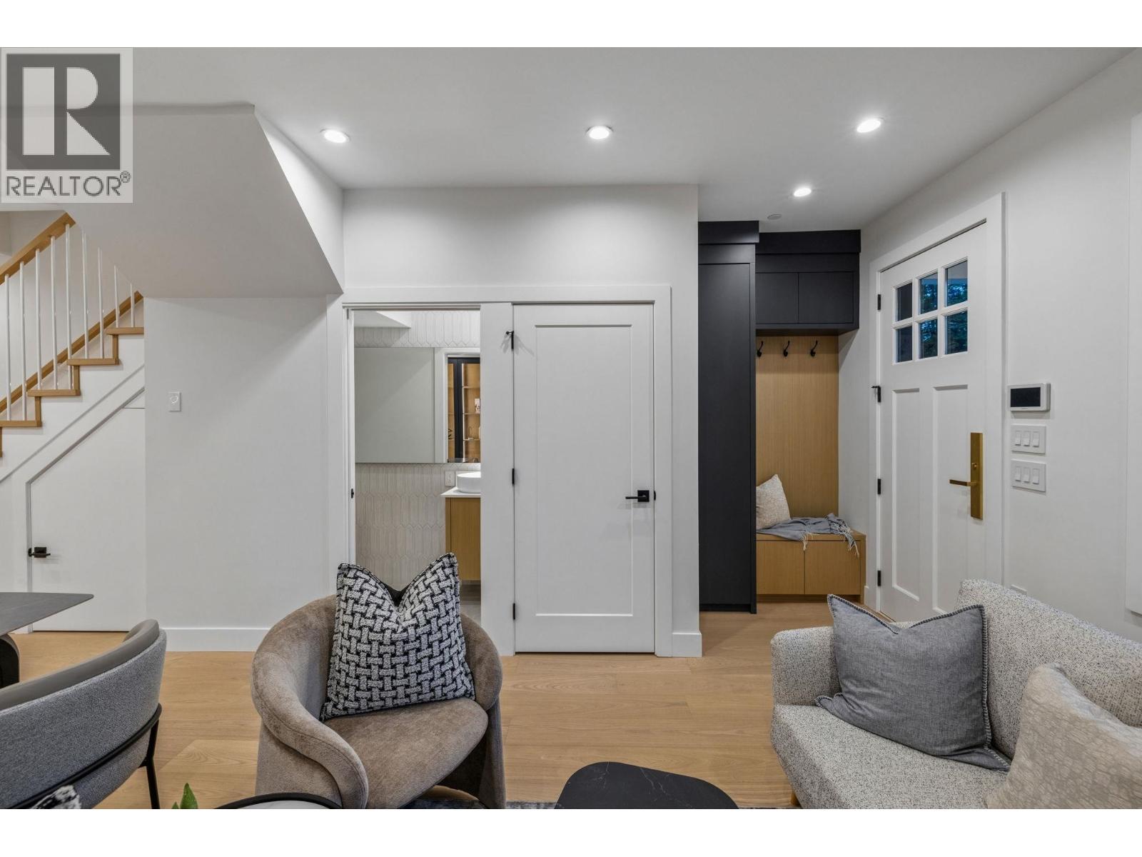 2617 Carolina Street, Vancouver, British Columbia V5T 2A4 - Photo 2 - R3155404