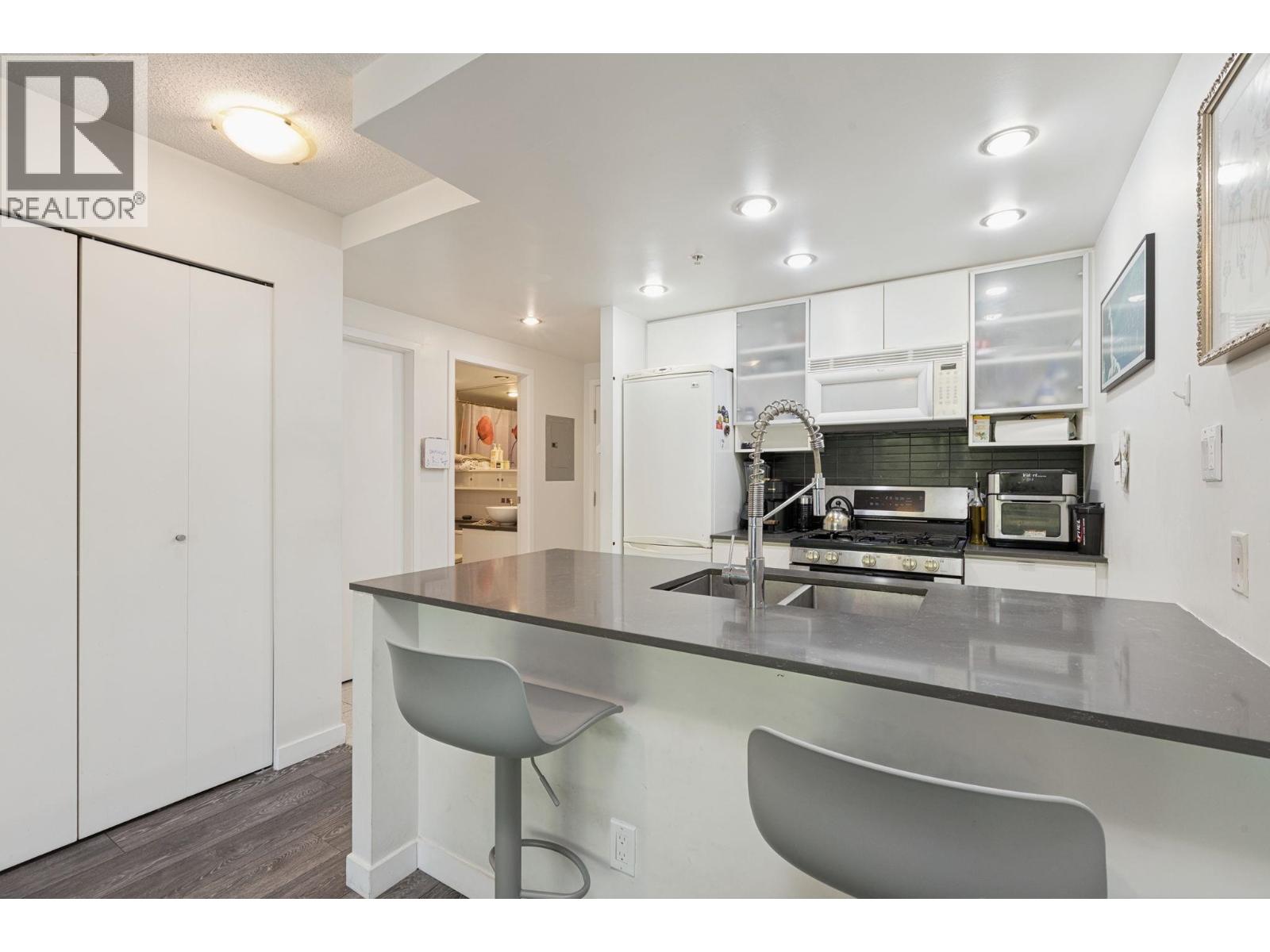 309 928 Beatty Street, Vancouver, British Columbia V6Z 3G6 - Photo 2 - R3155413