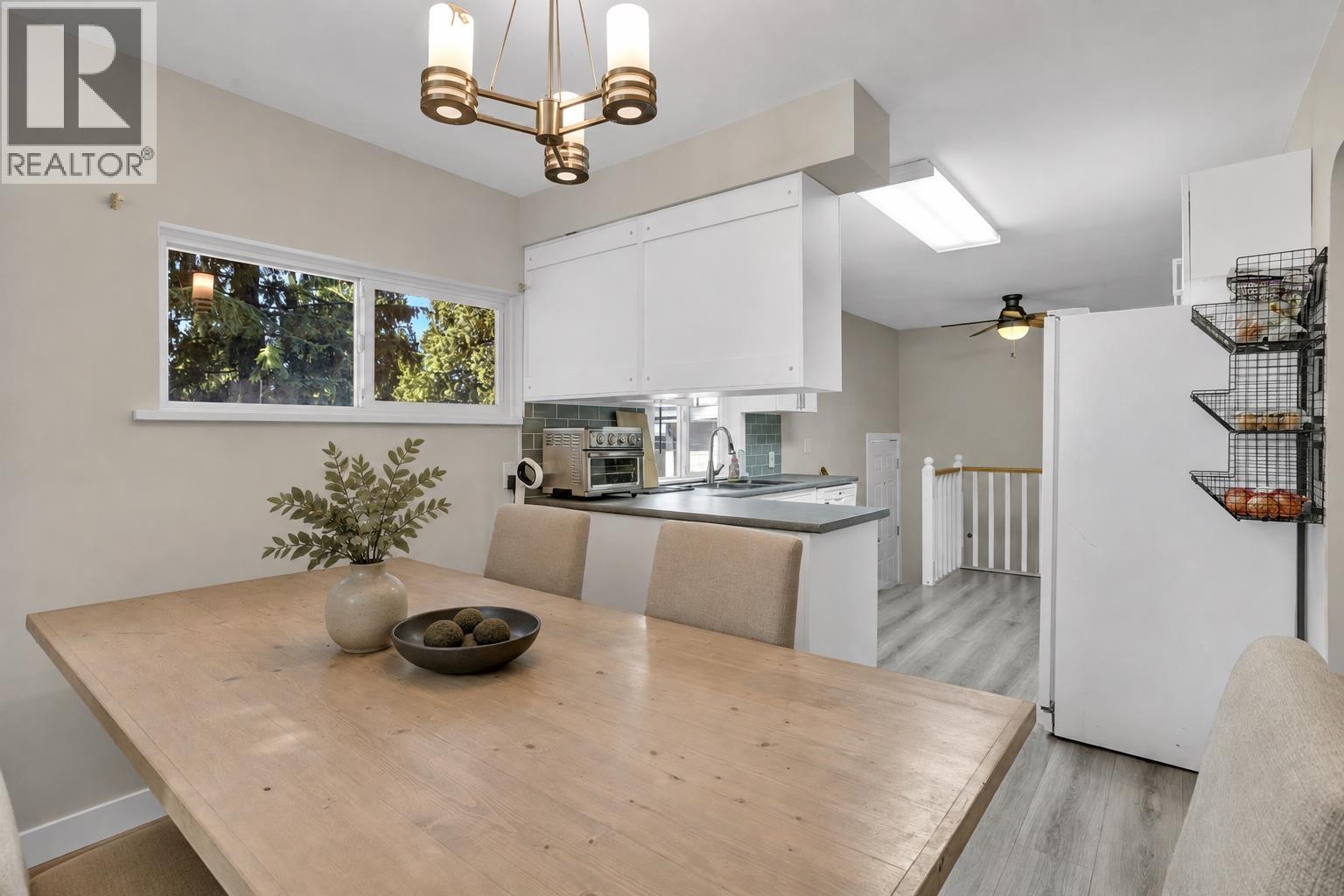 692 Blue Mountain Street, Coquitlam, British Columbia  V3J 4R9 - Photo 4 - R3151694