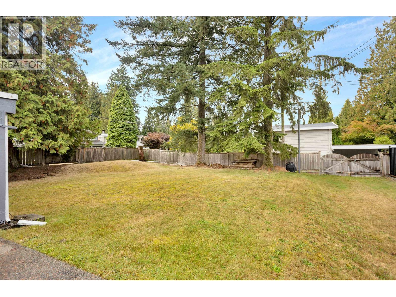 692 Blue Mountain Street, Coquitlam, British Columbia  V3J 4R9 - Photo 3 - R3151694