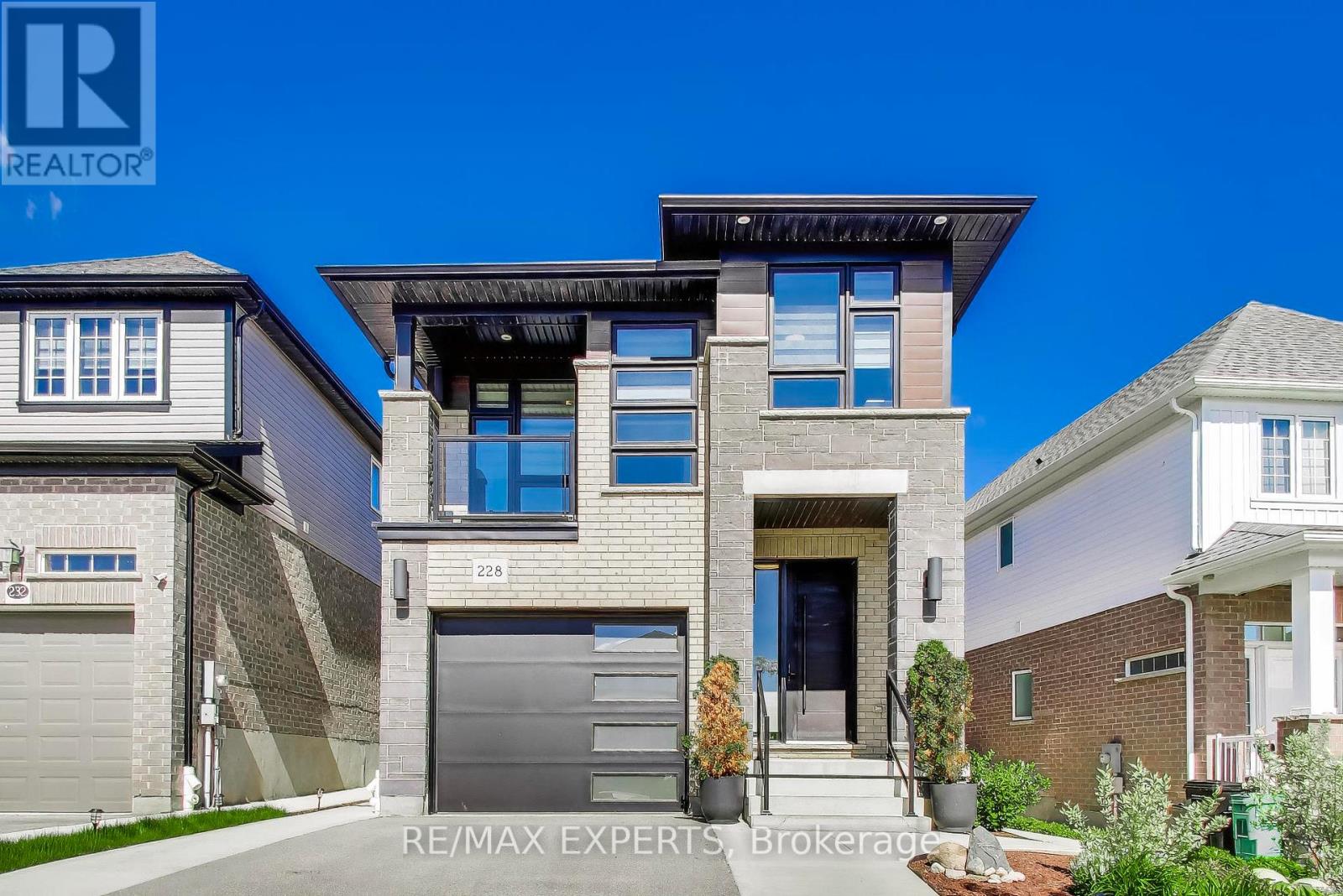 228 WOODBINE AVENUE, Kitchener, Ontario