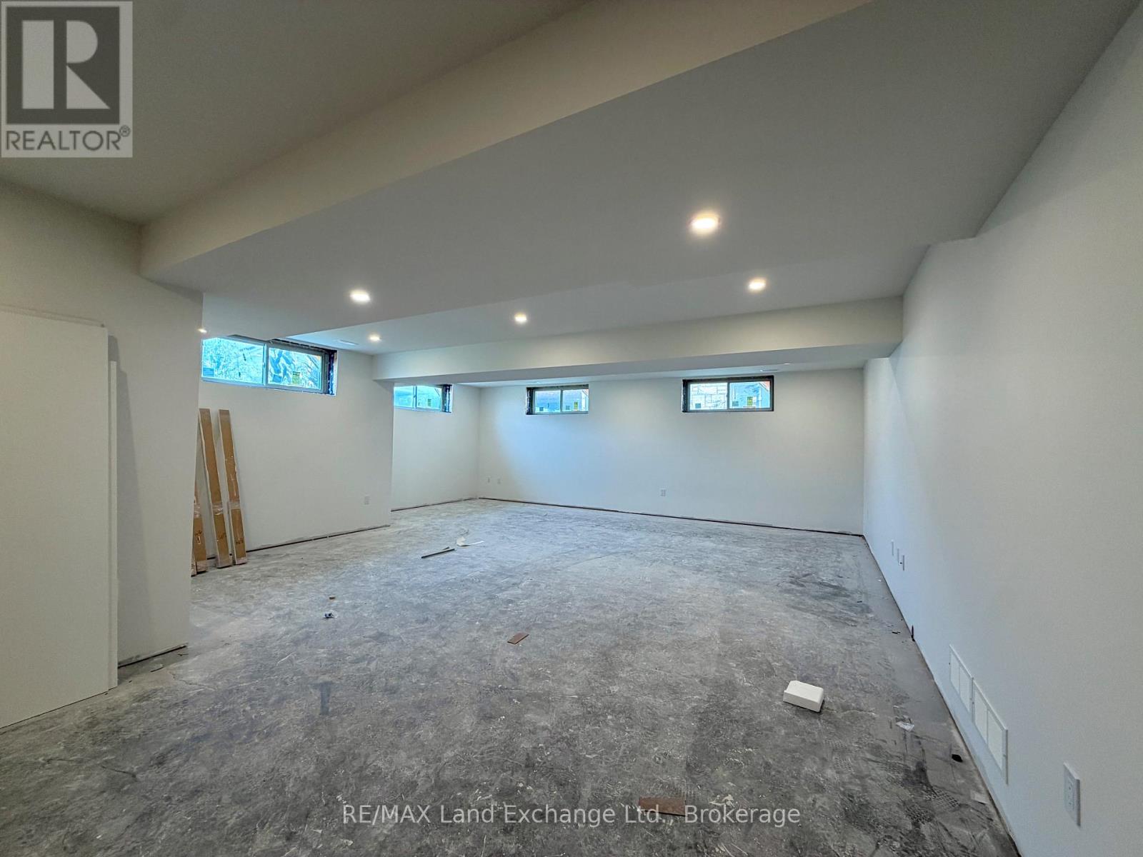 288 Ridge Street, Saugeen Shores, Ontario  N0H 2C3 - Photo 17 - X12305499