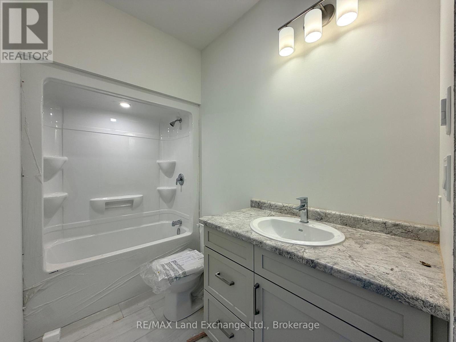 288 Ridge Street, Saugeen Shores, Ontario  N0H 2C3 - Photo 3 - X12305499