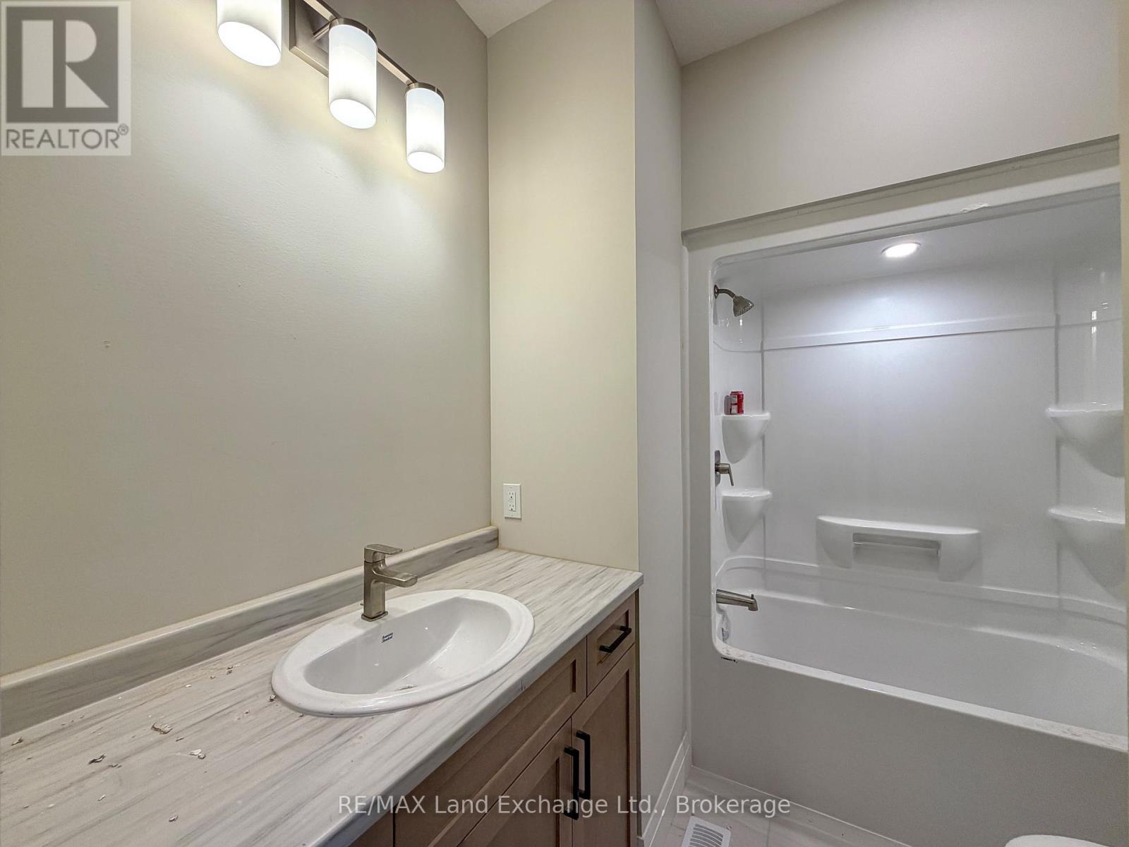 282 Ridge Street, Saugeen Shores, Ontario  N0H 2C3 - Photo 10 - X11822711