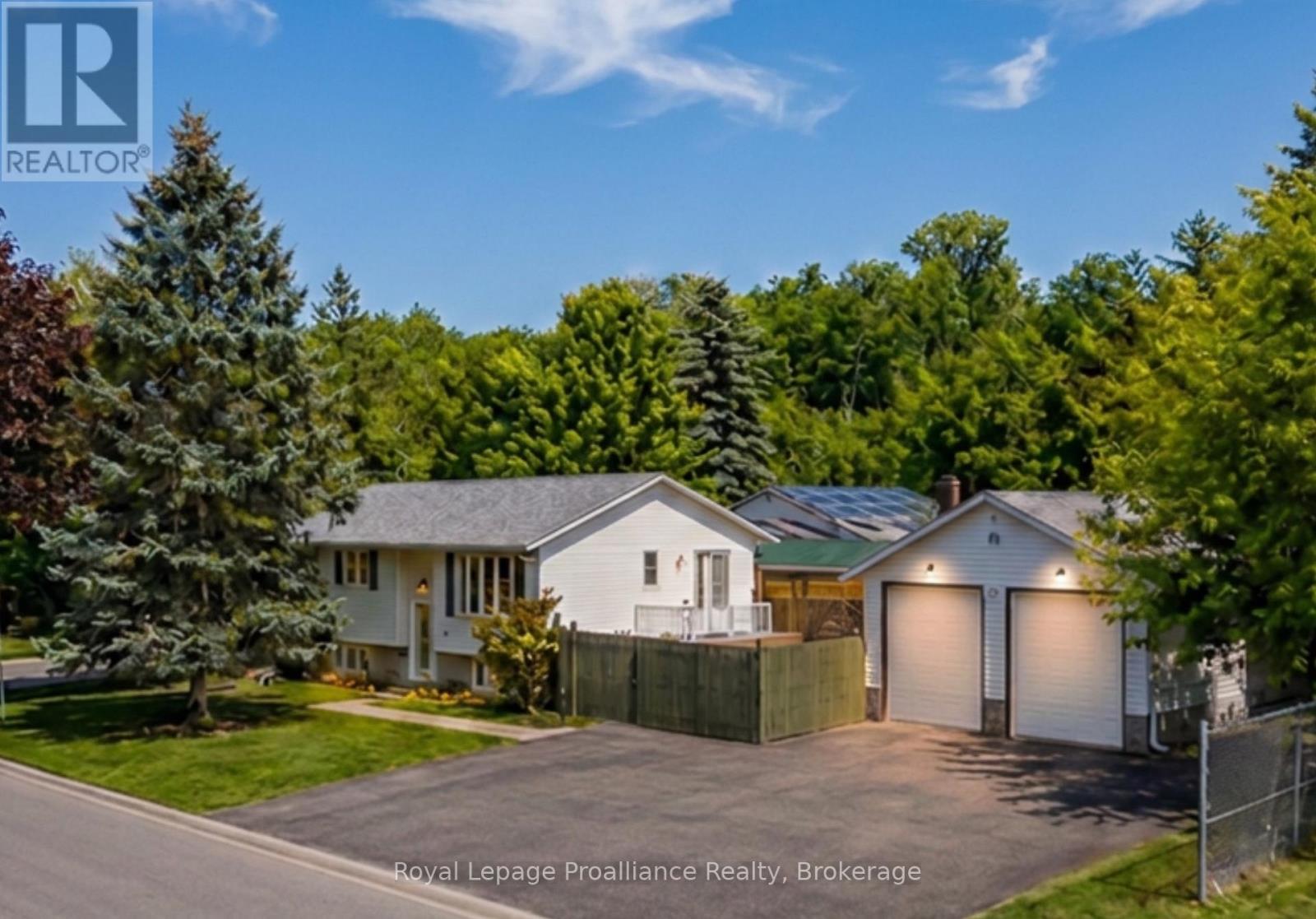 115 Nicholas Street, Quinte West, Ontario  K8V 6E8 - Photo 1 - X13663162