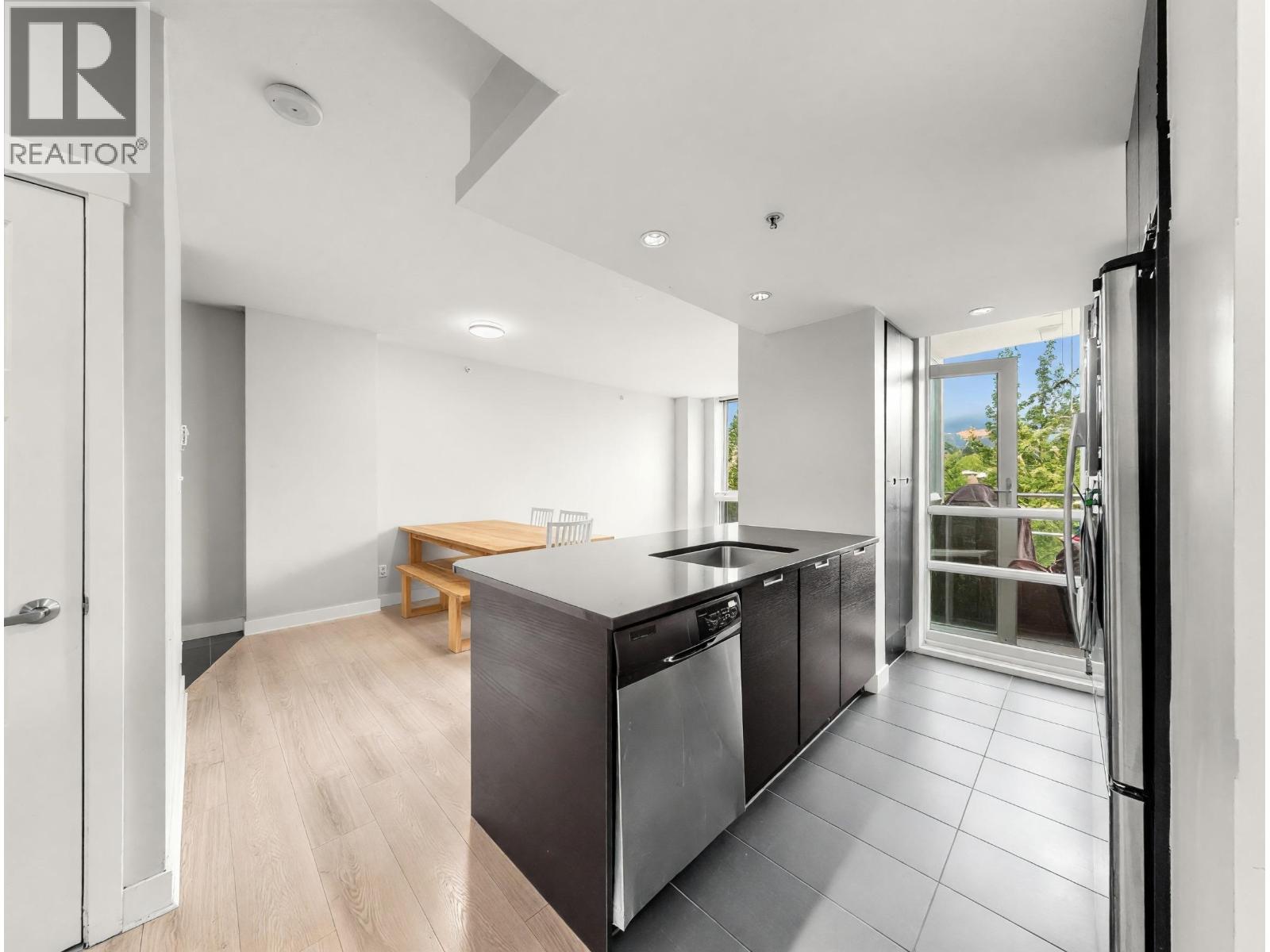 605 2968 Glen Drive, Coquitlam, British Columbia  V3B 0C4 - Photo 18 - R3129725