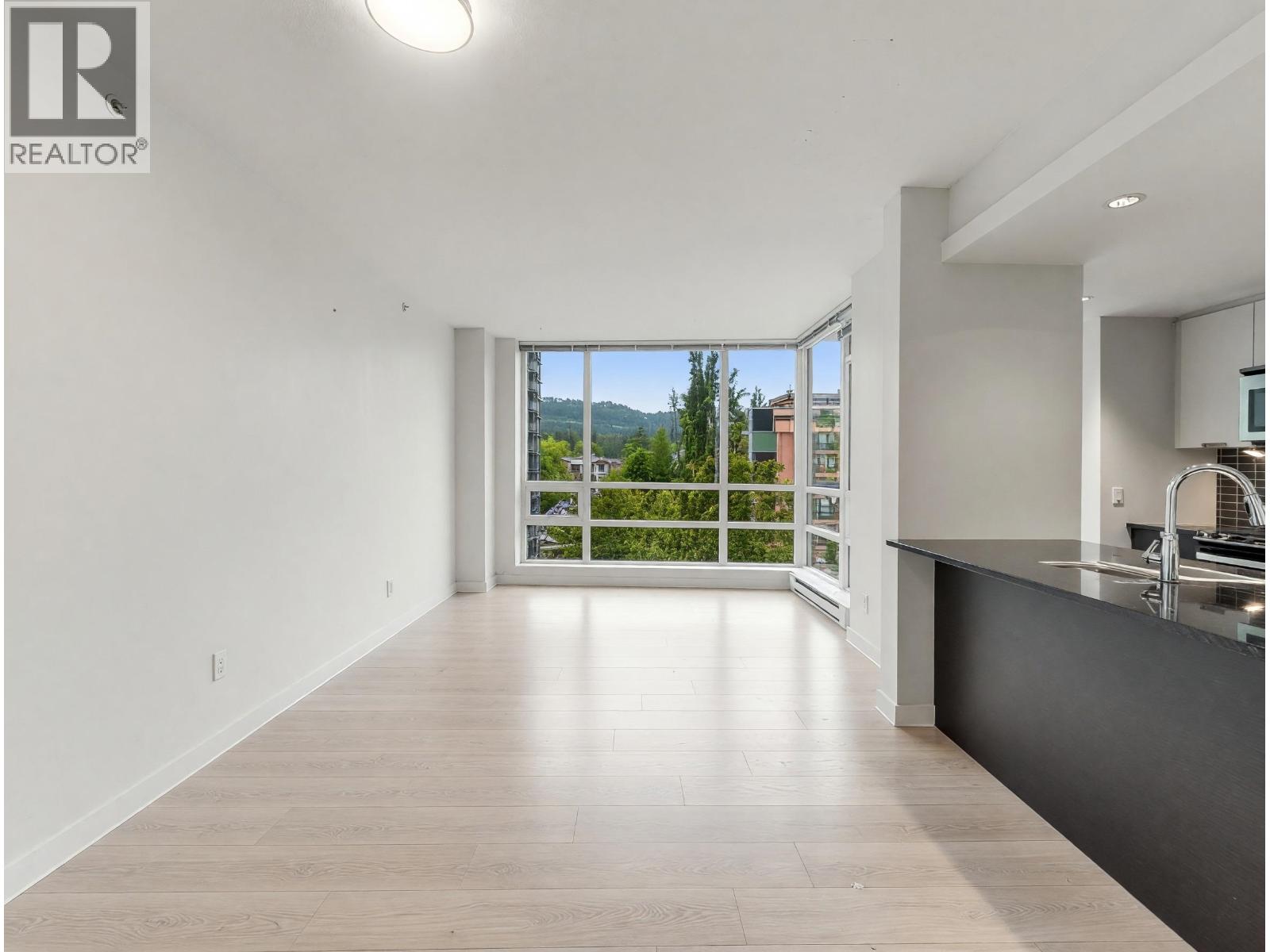 605 2968 Glen Drive, Coquitlam, British Columbia  V3B 0C4 - Photo 8 - R3129725