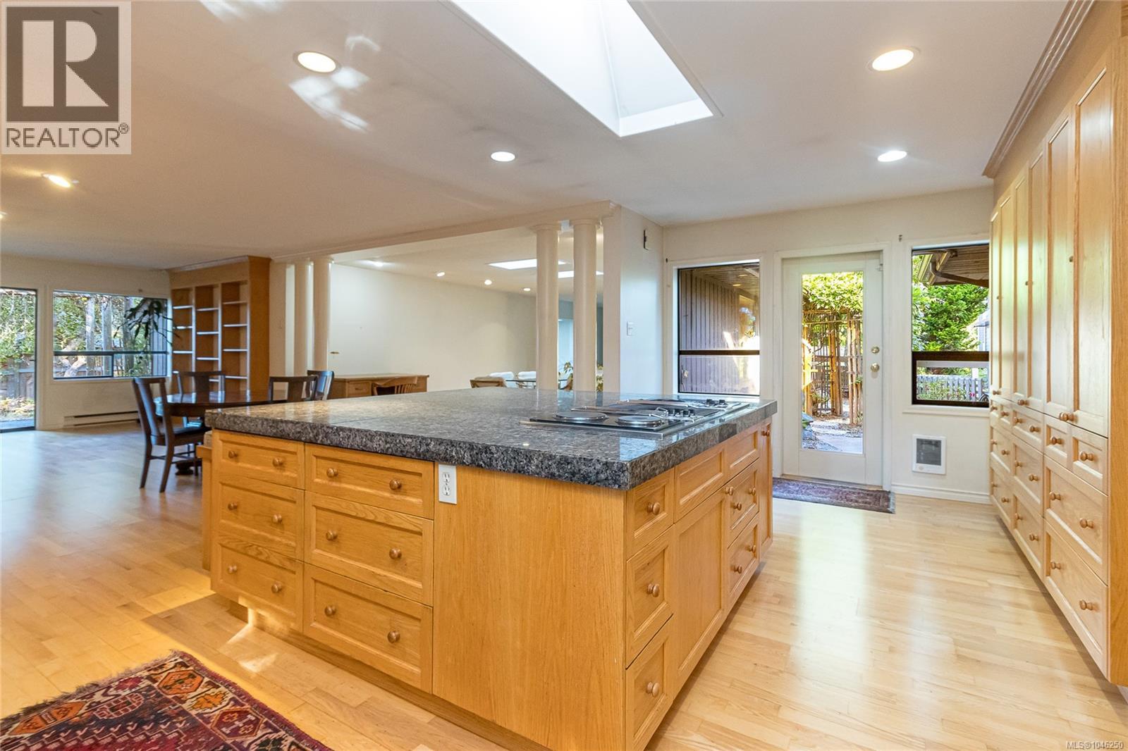 2680 Arbutus Rd, Saanich, British Columbia  V8N 1W6 - Photo 22 - 1046250