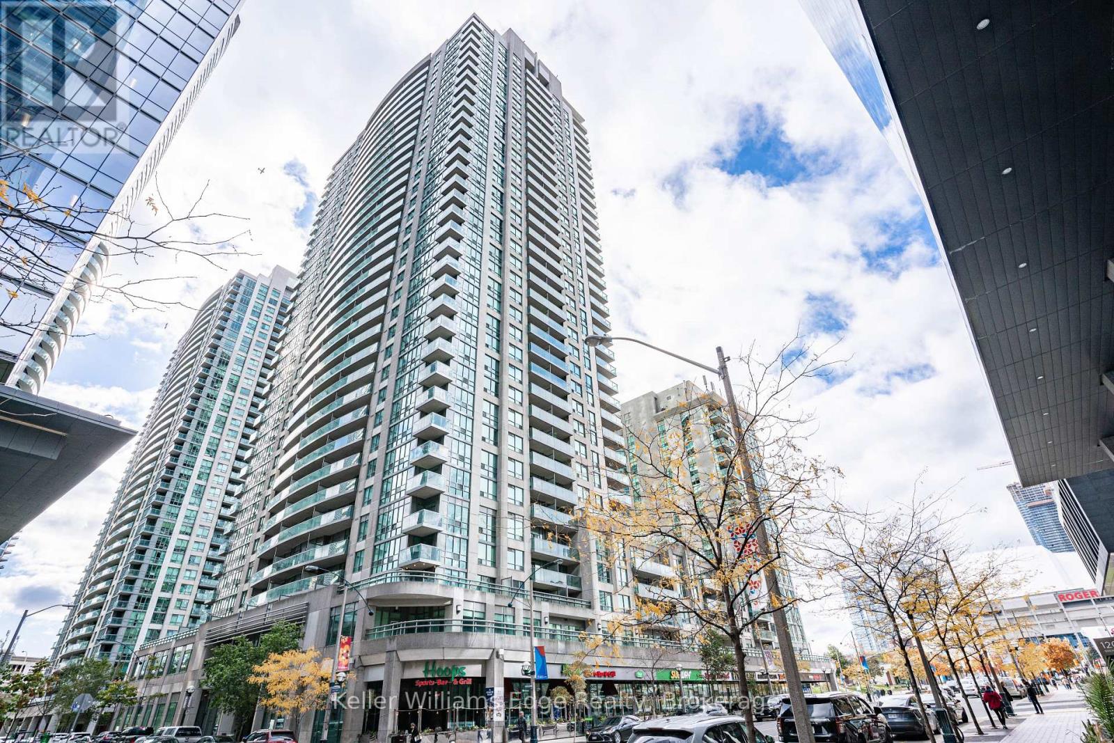 2001 - 30 Grand Trunk Crescent W, Toronto (Waterfront Communities), Ontario  M5J 3A4 - Photo 2 - C13669434