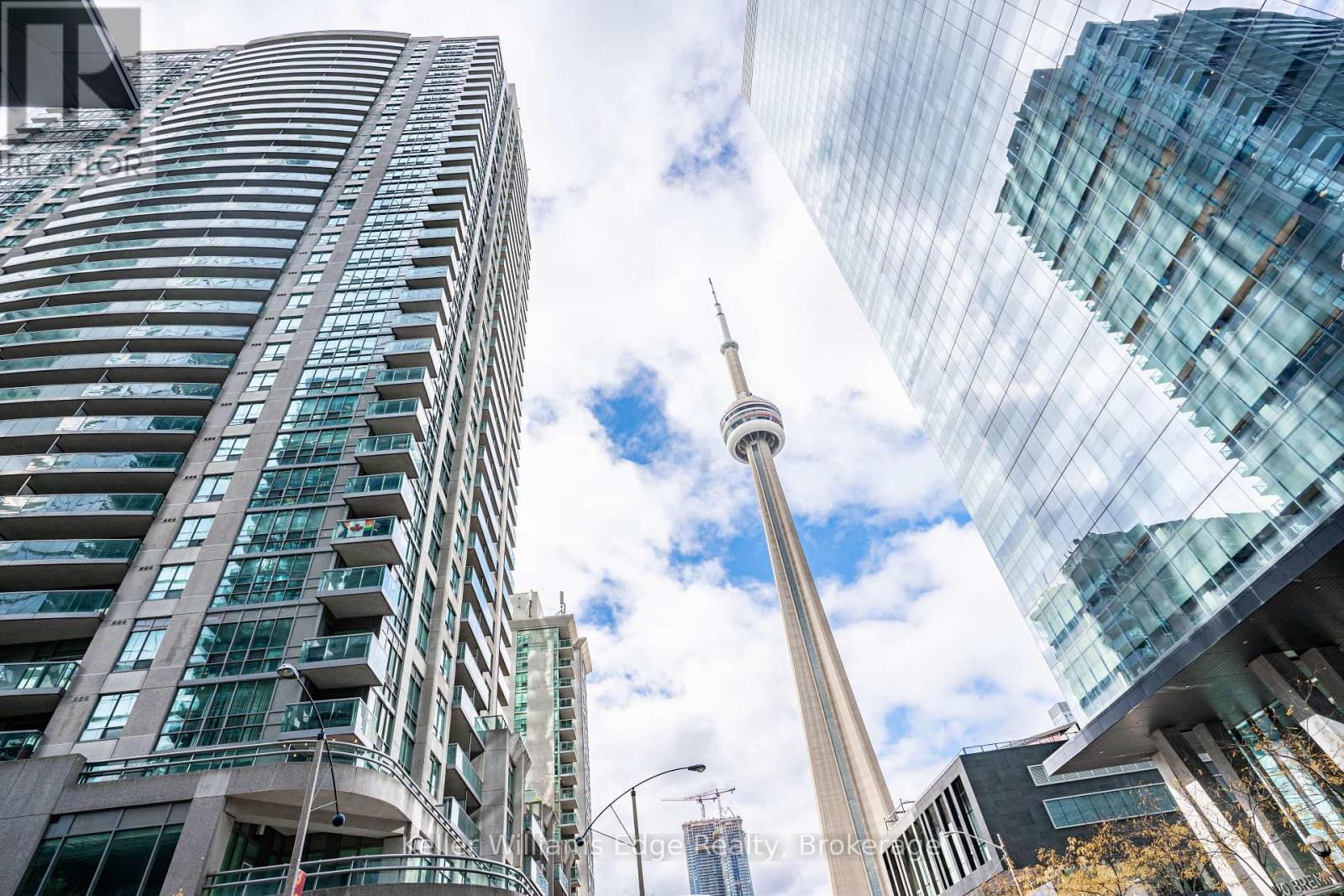 2001 - 30 Grand Trunk Crescent W, Toronto (Waterfront Communities), Ontario  M5J 3A4 - Photo 3 - C13669434