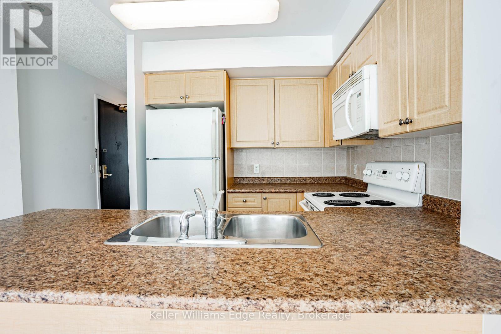 2001 - 30 Grand Trunk Crescent W, Toronto (Waterfront Communities), Ontario  M5J 3A4 - Photo 8 - C13669434