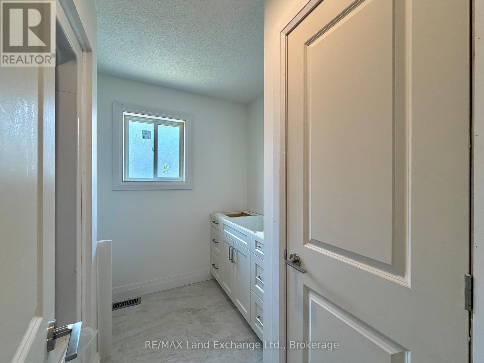 382 Frances Street, Saugeen Shores, Ontario  N0H 2C3 - Photo 9 - X13150696