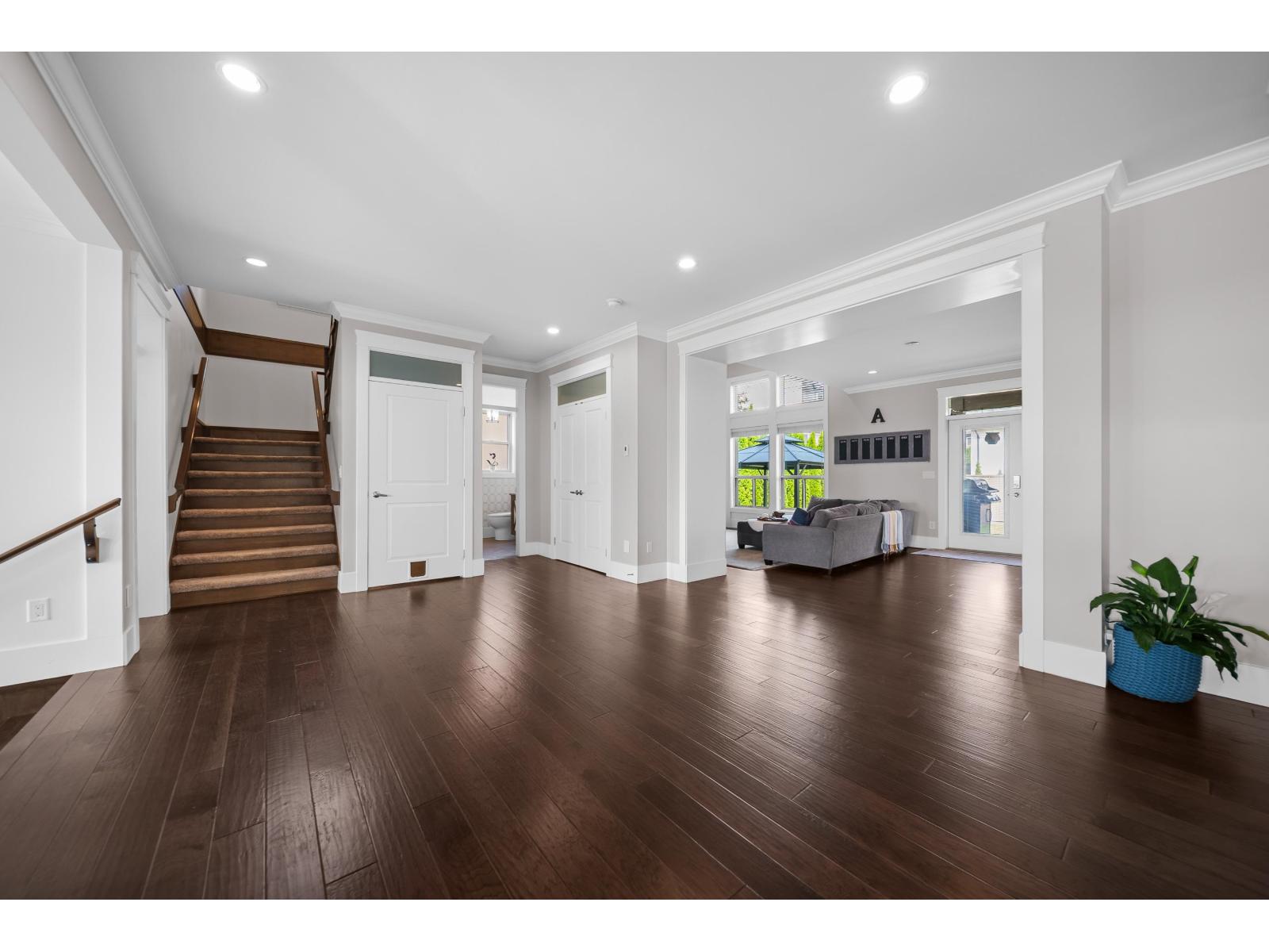 8144 Barnett Street, Mission, British Columbia  V2V 7C7 - Photo 11 - R3153737