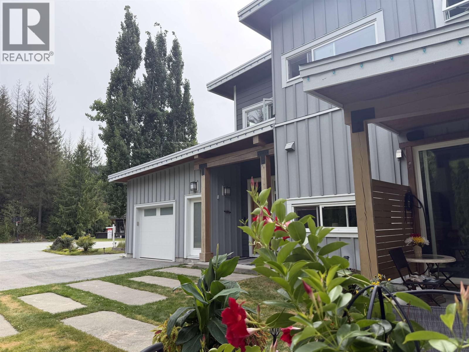 1087 Madeley Place, Whistler, British Columbia  V8E 0K6 - Photo 3 - R3102132