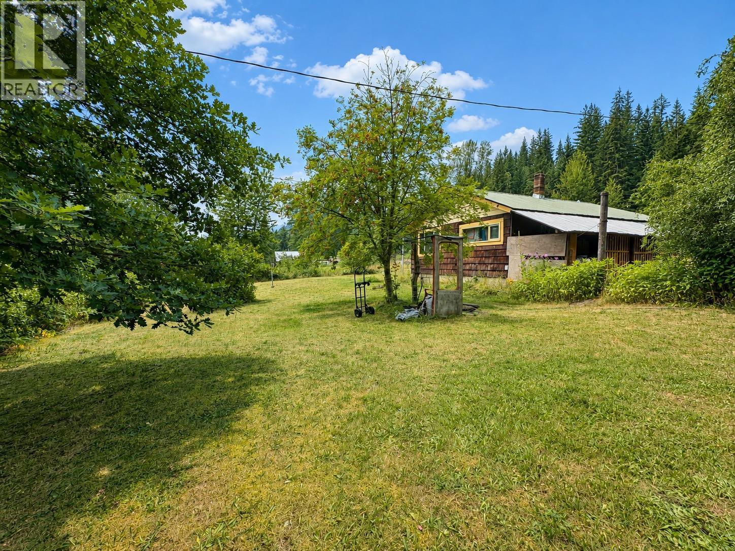3233 Mabel Lake Road, Enderby, British Columbia  V4Y 4L4 - Photo 4 - 10397629