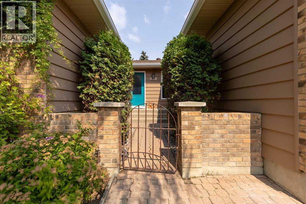 105 Kings Bay S, Lethbridge, Alberta T1K 5E9 - Photo 3 - A2335235