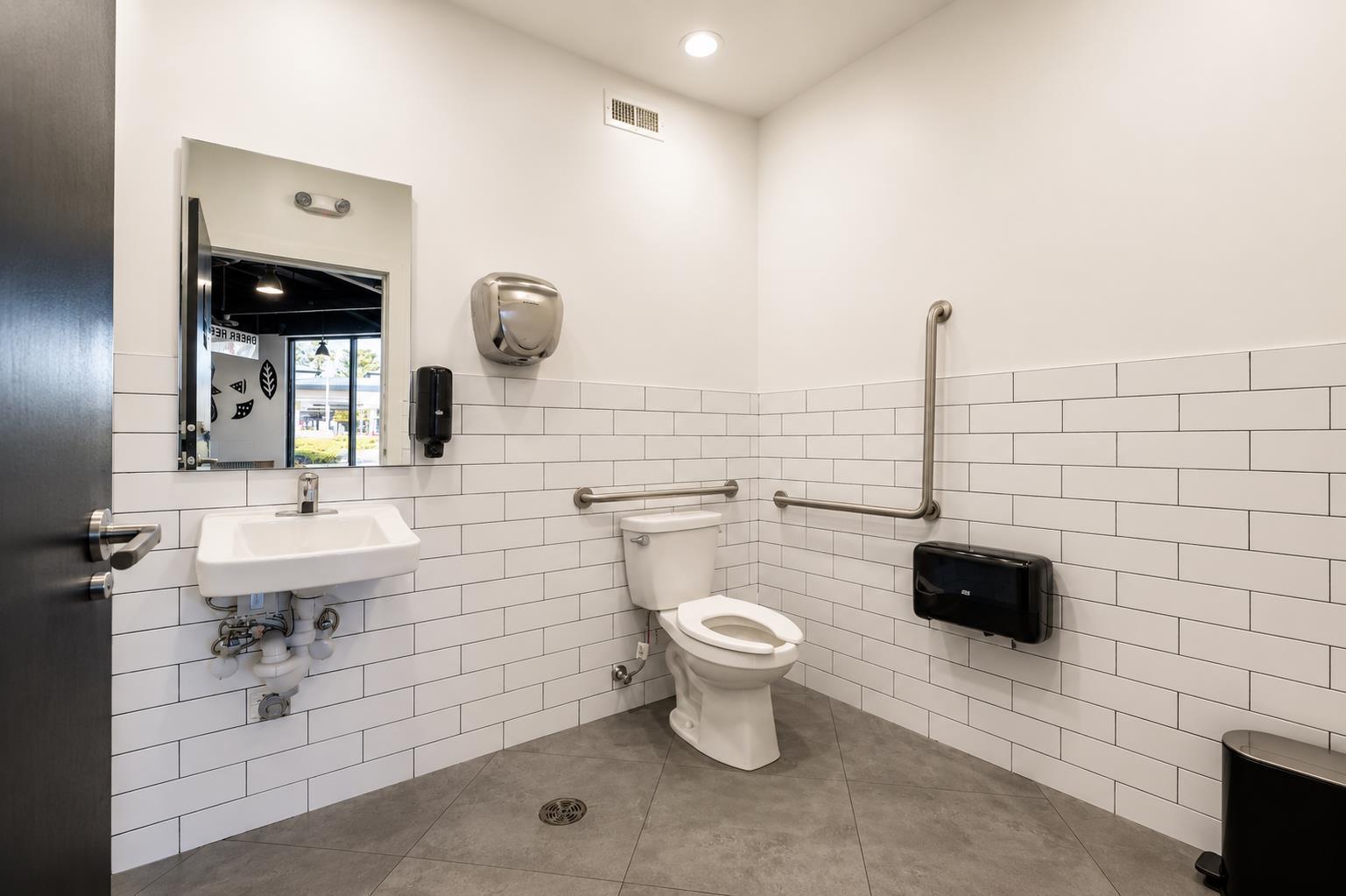 102 7988 120 Street, Surrey, British Columbia  V3W 3N2 - Photo 17 - C8081176