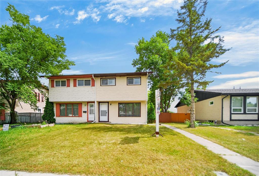 708 Sheppard Street, Winnipeg, Manitoba  R2P 0E6 - Photo 1 - 202620301