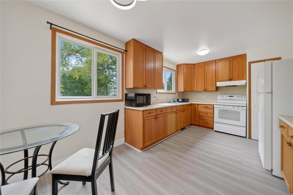 708 Sheppard Street, Winnipeg, Manitoba  R2P 0E6 - Photo 6 - 202620301